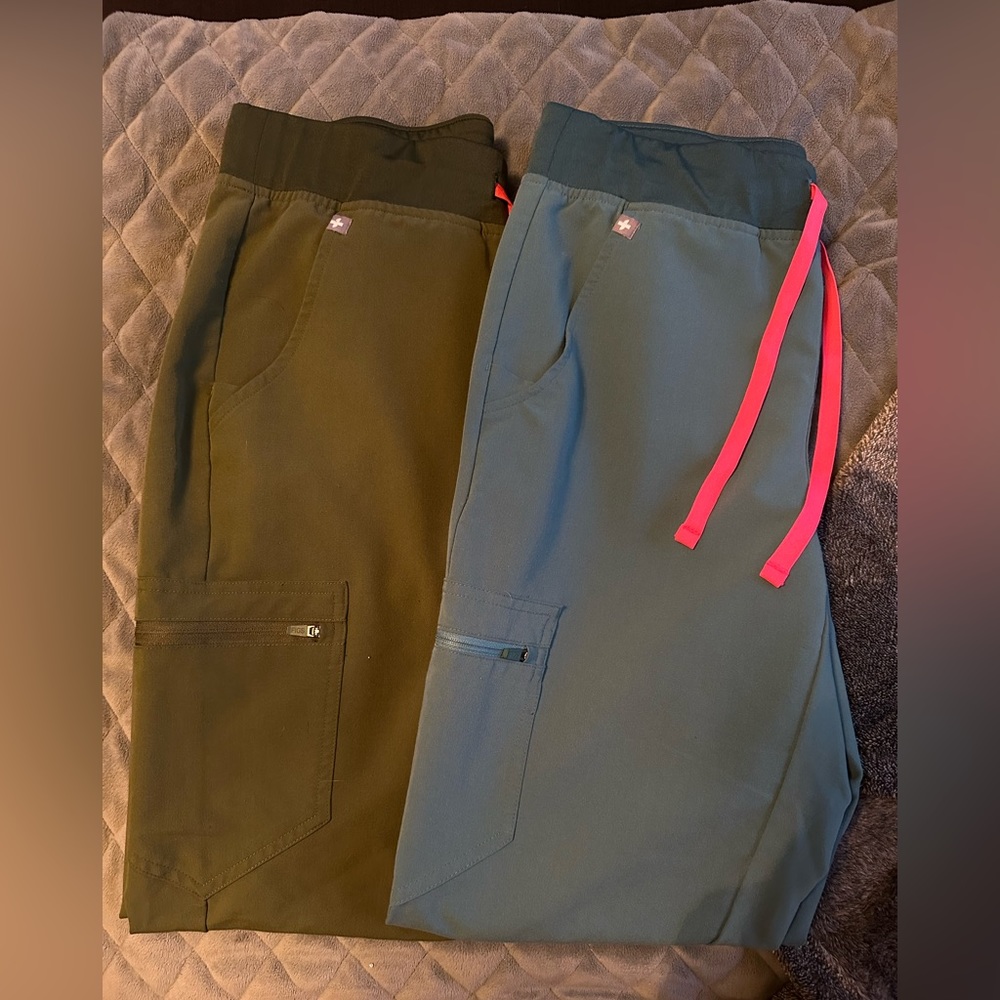 Figs scrubs size small/tall Zamora joggers.